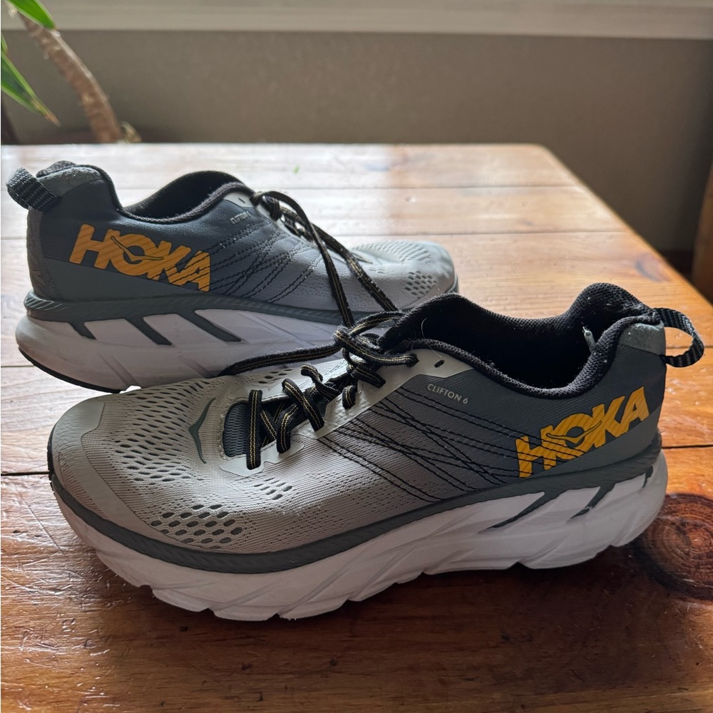 Hoka tennis shoes women’s 7.5